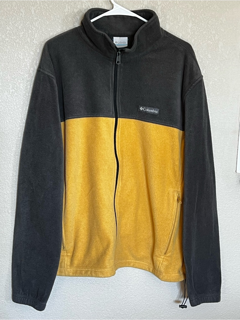 Columbia Men’s Grey and Yellow Two-Tone Fleece Zip Jacket Size XL